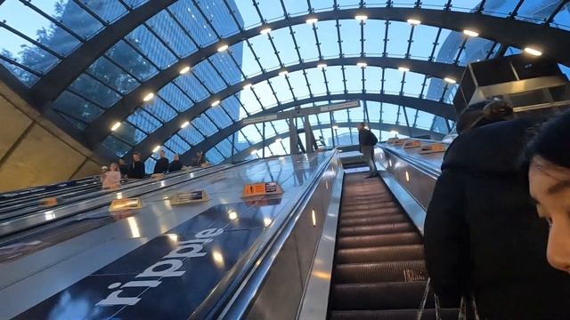 જુઓ London ના skyscrapers l Canary wharf | United Kingdom 🇬🇧 | #london #canarywharf @nirmalunagar смотреть онлайн