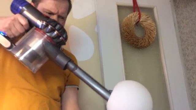 cleaning ceiling lamp lighting - очистка плафона лампы Dyson V8 смотреть онлайн