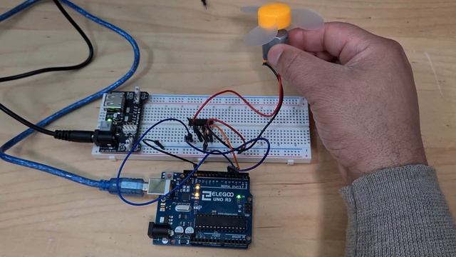 DC Motor Arduino Tutorial - Elegoo The Most Complete Starter Kit смотреть онлайн