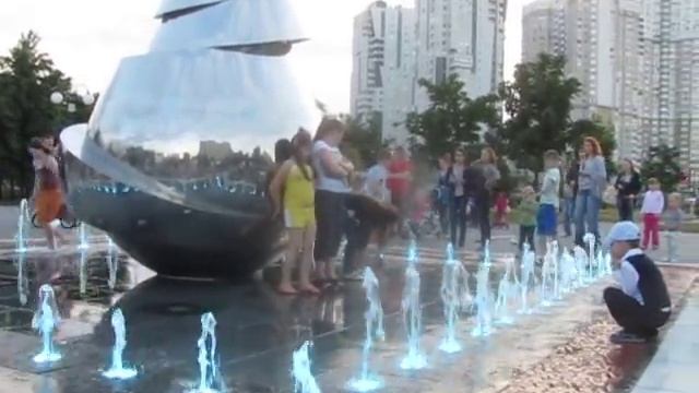 Музичний фонтан на Позняках смотреть онлайн