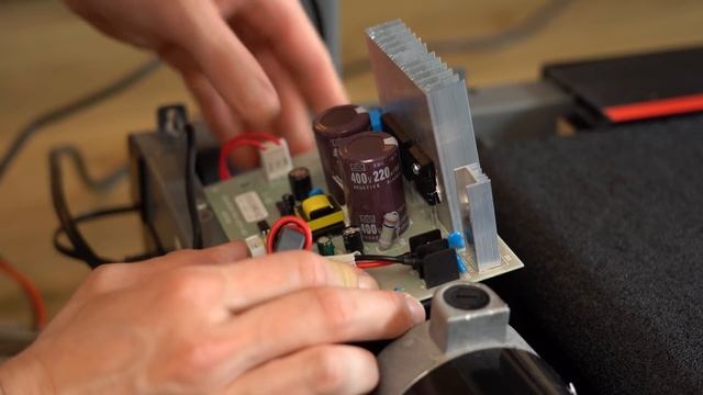 Should we use Treadmills to Generate Electricity? (Experiment) смотреть онлайн