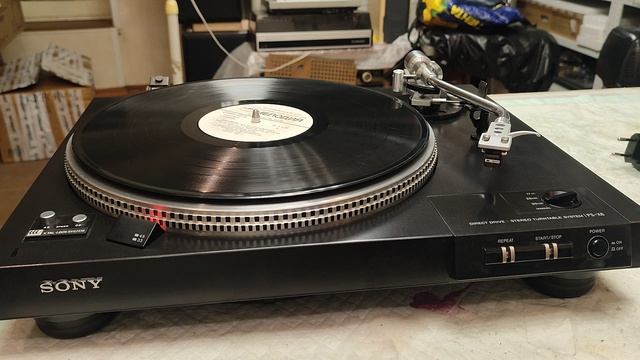 Проигрыватель виниловых пластинок. Просто работа. Смотрите описание к видео. смотреть онлайн