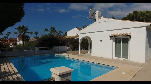 Beachside villa for sale in Carib Playa Marbesa East Marbella - Berger Homes Real Estate смотреть онлайн