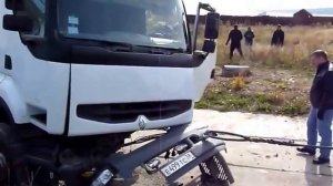 Оторвали кабину грузовику при буксировке