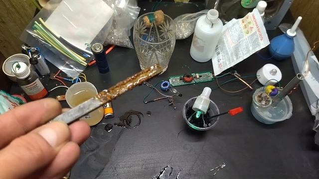 Энергия из севшей батарейки АА 1,5 вольт!!!🔋💦 смотреть онлайн