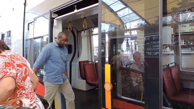 Österreich. Wien. Вена.. Открываем двери венских трамваев смотреть онлайн