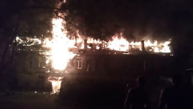 г. Лесозаводск ул. Чкалова дом № 9. Сгорел двухэтажный барак. смотреть онлайн