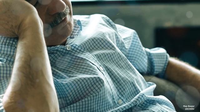 Мужчина вернувшись с работы раньше времени обомлел, заглянув в свою комнату и увидев там… смотреть онлайн