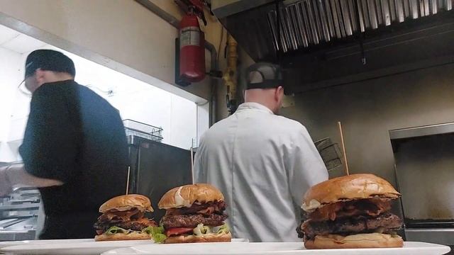 КУХНЯ. Рабочий день в Канаде г.Торонто смотреть онлайн