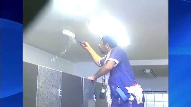Câmeras Escondidas 170116 - Pintando o teto do Banheiro
