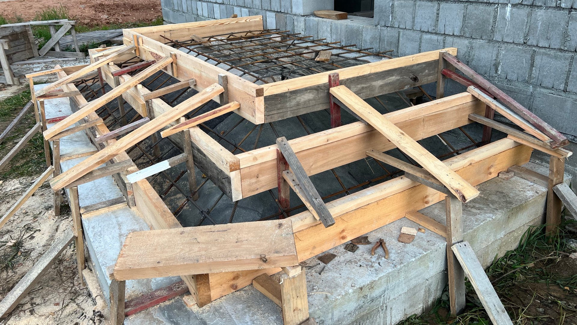 КРЫЛЬЦО В ДОМ ИЗ БЕТОНА