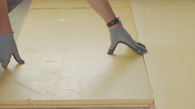 Как_самостоятельно_уложить_пол_на_балконе_Советы_по_Quick_Deck смотреть онлайн