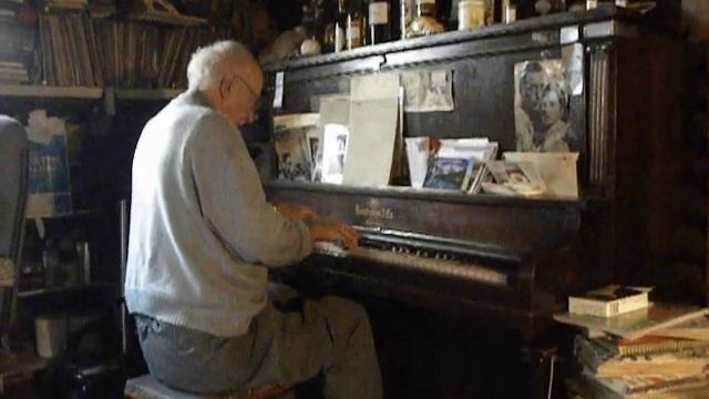 Guy Laliberté au piano: "Manhattan" смотреть онлайн