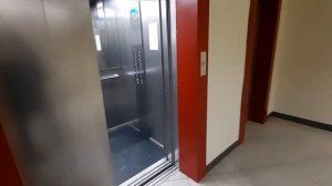 Сломанный лифт OTIS  в Кудрово хлопает дверьми.