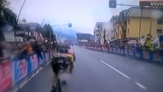 Etapa 16 del Giro d' Italia gana Mikel Landa смотреть онлайн