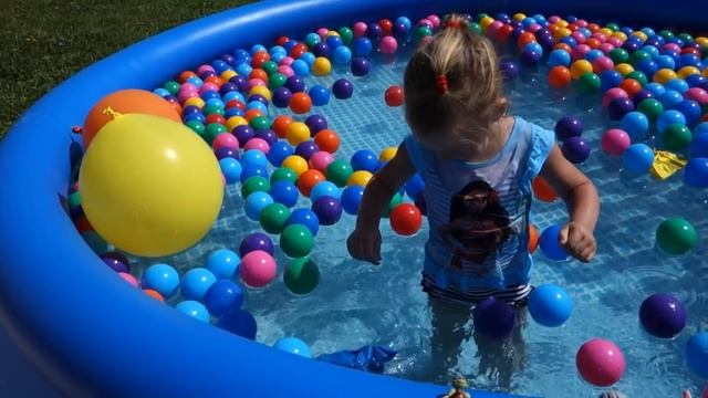 БАССЕЙН ШАРЫ-СЮРПРИЗЫ с игрушками BALLOON POP SURPRISE TOYS CHALLENGE Kinder Egg Disney Peppa Marve смотреть онлайн