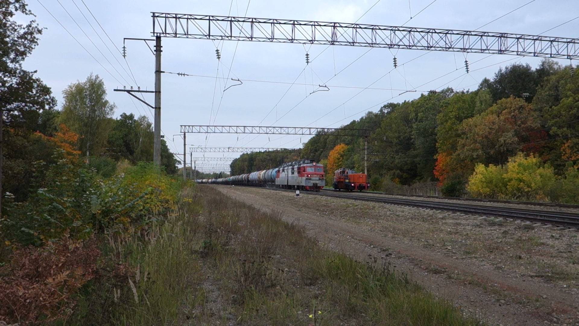 Электровоз ВЛ80с-963 с наливным поездом проходит станцию Ройка смотреть онлайн