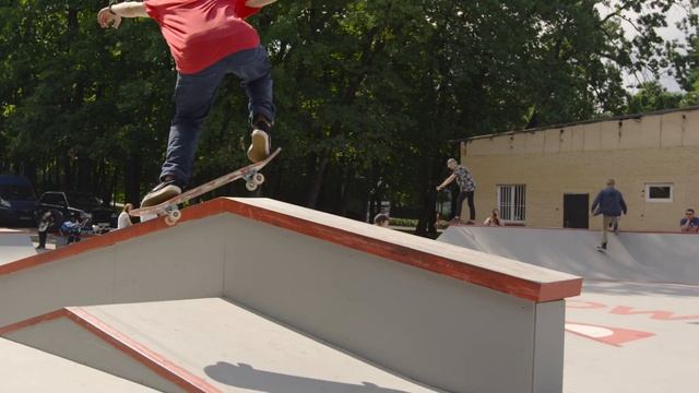 Как делать BS 180 nosegrind | МТС #WOWMOSCOW смотреть онлайн