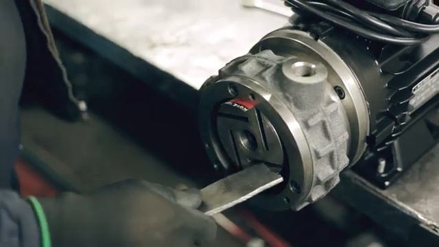 Как поменять графитовые лопасти на турецком доильном аппарате Melasty? смотреть онлайн