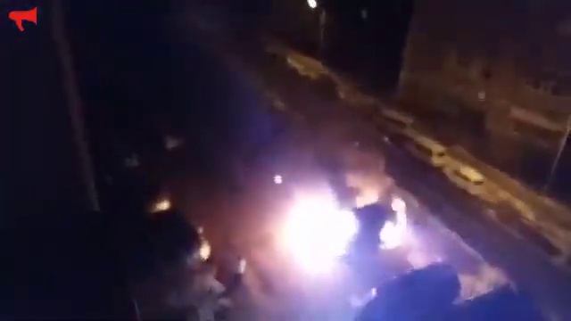 Автомобиль сгорел на улице Сахалинской во Владивостоке. Прислано очевидцами смотреть онлайн