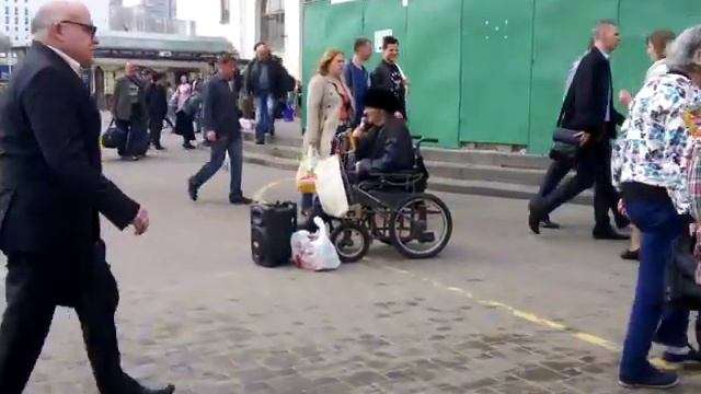 Шансон на жд Вокзале Киева . смотреть онлайн