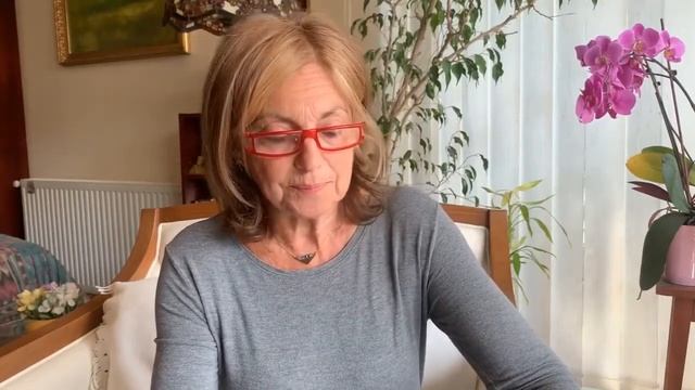 Móra Negyedóra | Kinek nehezebb a dolga (orosz mese), Móra Ferenc: János remete - mesélő: Vándor Év смотреть онлайн