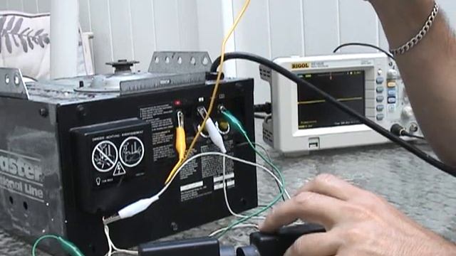 Bypass garage door safety sensor.wmv смотреть онлайн