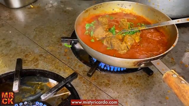 Lamb Vindaloo being cooked by Richard Sayce at Bhaji Fresh | Misty Ricardo's Curry Kitchen смотреть онлайн