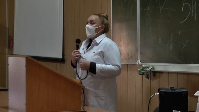В КАДРЕ: студентки АГМА Зайнаб Рашиди из Афганистана и Валерия Рохас Мидина из Колумбии смотреть онлайн