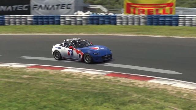Школа вождения iRacing Переключение на пониженную передачу смотреть онлайн