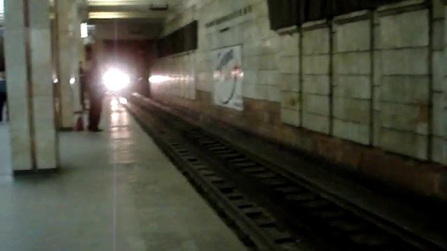Пьяный трамвай заехал в метро смотреть онлайн
