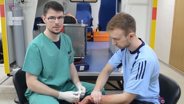 Первая помощь при венозном кровотечении смотреть онлайн