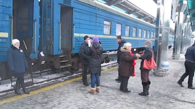 Поезд на киев, попытки стравить людей на Майдане продолжаются смотреть онлайн