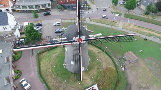 Dronebeelden molen De Volksvriend, Liessel смотреть онлайн