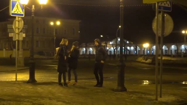 Как в Костроме прохожие реагируют на просьбу о помощи? смотреть онлайн