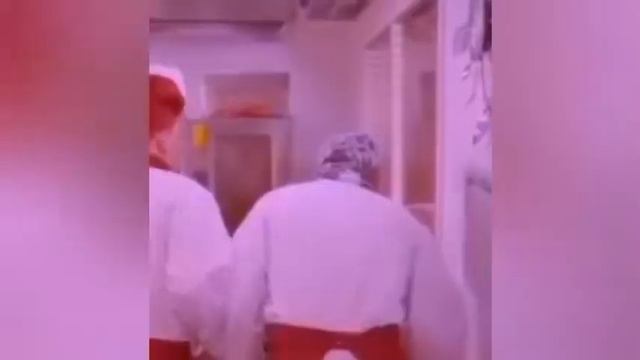 Мем шеф танцует из кухня под песню Дири дири дам смотреть онлайн
