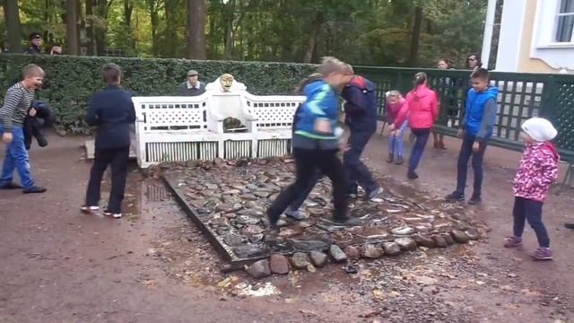 Петергоф.Фонтан "Шутиха". смотреть онлайн