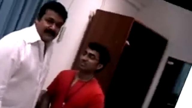 Satheesan kuniyari with Mohan lal (student of sunday theatre) смотреть онлайн