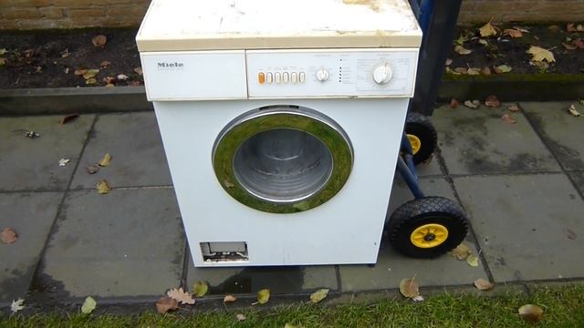 Miele Novotronic W729: Final wash on Cottons 95 смотреть онлайн