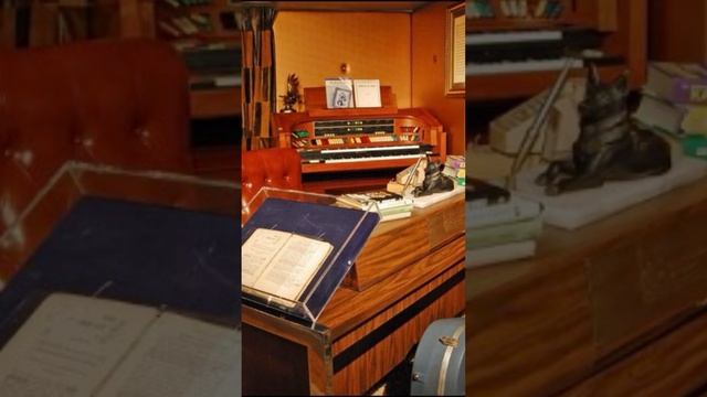Elvis’s Office Upstairs at Graceland смотреть онлайн