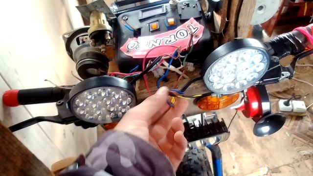 починили провода. к задний ход проводки и фары подключили все. кнопки подсветки 2 готово часть 2 смотреть онлайн