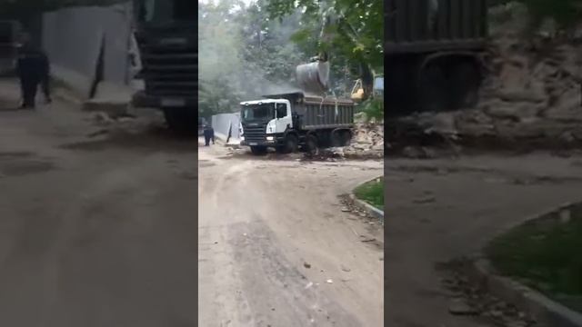 Снос пятиэтажки день девятый. Вывоз слома смотреть онлайн