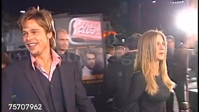 Brad Pitt and Jennifer Aniston poses for Fight Club Premiere смотреть онлайн