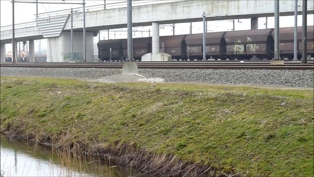189 074-8, Siemens ES 64 F4 DB Schenkerd richting Maasvlakte passeert Kijfhoek, 2-3-2012 смотреть онлайн