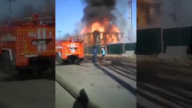 В Селиванихе пожар: сгорел двухэтажный деревянный дом смотреть онлайн