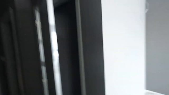 Работа строителем в США. Мою ванные и наношу силикон. смотреть онлайн