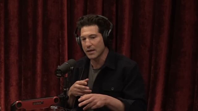 What Jon Bernthal Learned His 3rd Day Living in Russia смотреть онлайн