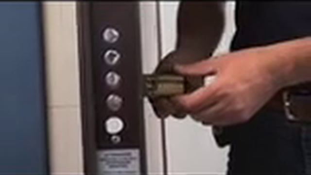Установка бронедвери Effepi MONTAGGIO PORTA Blindata смотреть онлайн