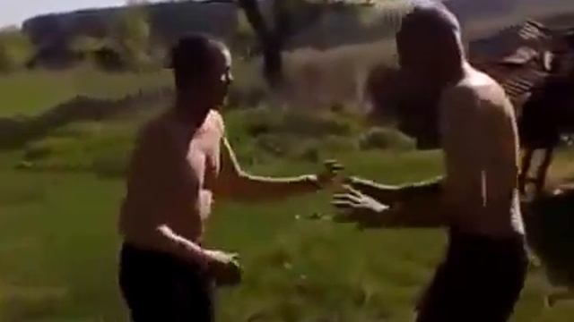 Самый лучший проход в ноги за всю историю уличных драк. смотреть онлайн