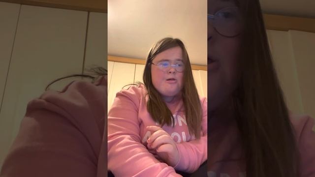 Hailee Stinfeld starving ft zedd Cover￼ смотреть онлайн